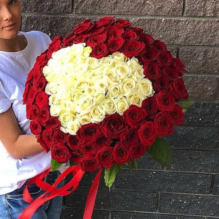 101 роза "Сердце" в Сейшелах
