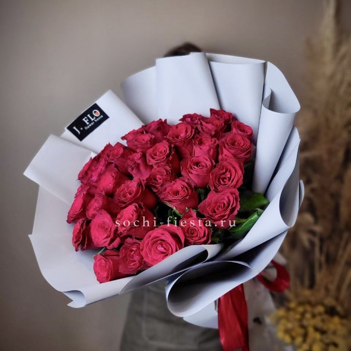 Красные розы 33 шт в Сейшелах