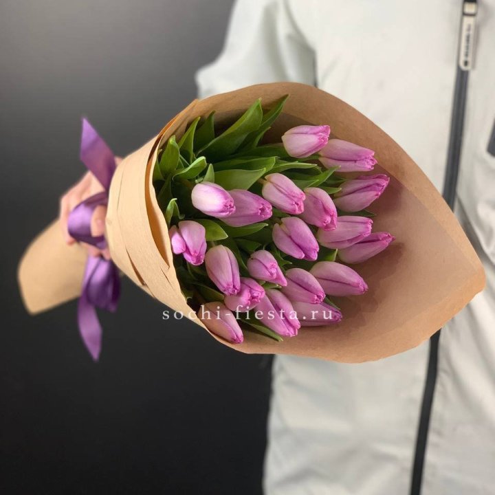 19 розовых  тюльпанов в Сейшелах