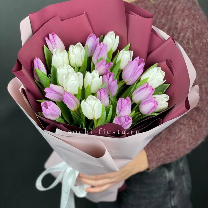 25 тюльпанов микс в Сейшелах